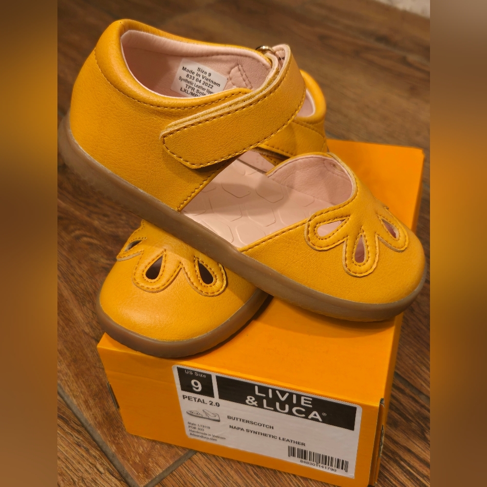 NEW Livie & Luca - Petal 2.0 - Size 9